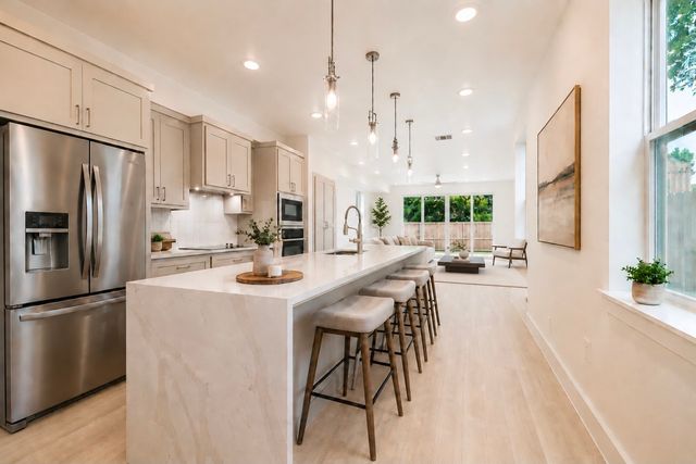 2416 Pennsylvania Avenue, Dallas, TX 75215