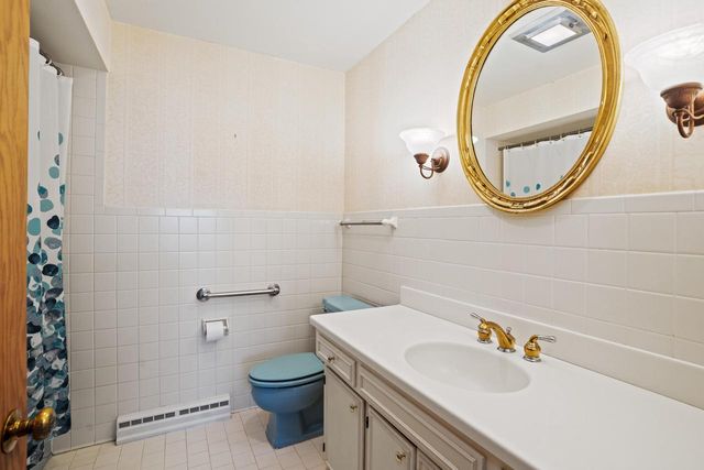 207 Old Pine CIRCLE, Wind Point, WI 53402