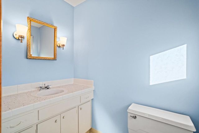 207 Old Pine CIRCLE, Wind Point, WI 53402