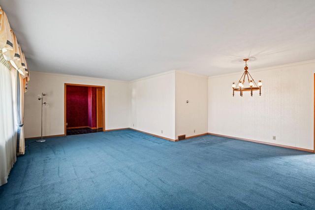 207 Old Pine CIRCLE, Wind Point, WI 53402