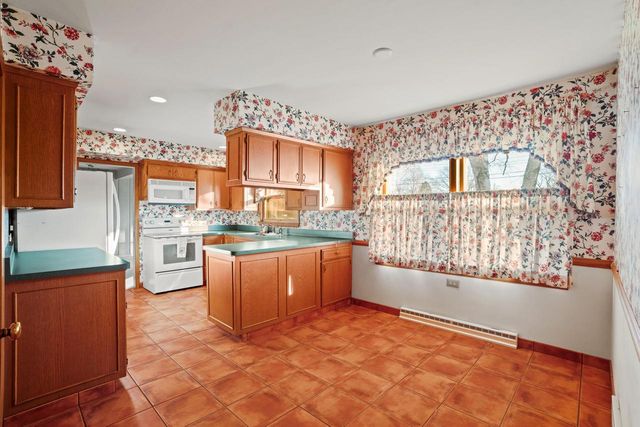 207 Old Pine CIRCLE, Wind Point, WI 53402