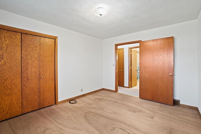 207 Old Pine CIRCLE, Wind Point, WI 53402