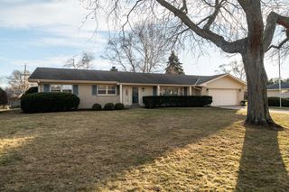 207 Old Pine CIRCLE, Wind Point, WI 53402