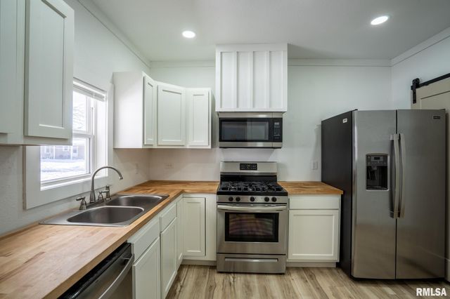 303 WASHINGTON Street, Carterville, IL 62918