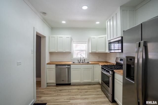 303 WASHINGTON Street, Carterville, IL 62918