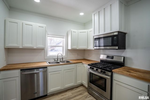 303 WASHINGTON Street, Carterville, IL 62918