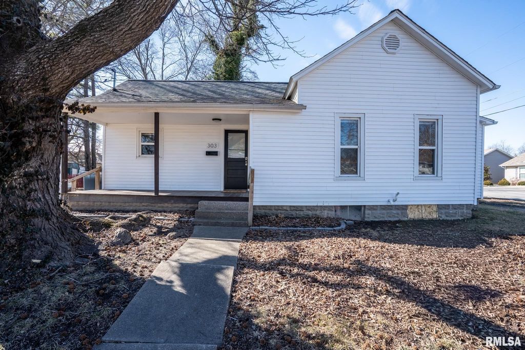 303 WASHINGTON Street, Carterville, IL 62918