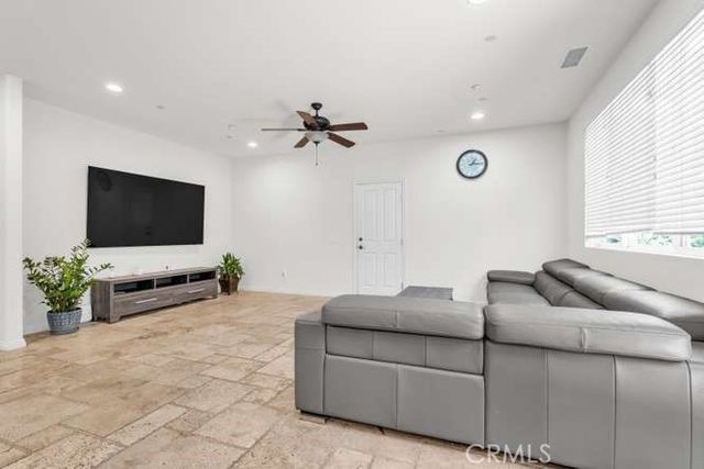9849 Dreams, San Fernando, CA 91345