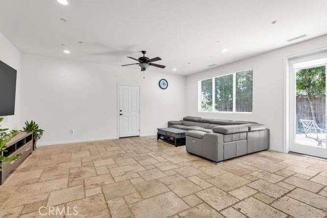 9849 Dreams, San Fernando, CA 91345