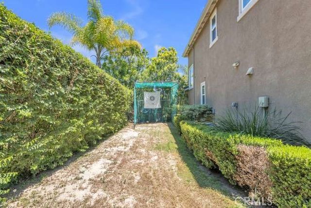9849 Dreams, San Fernando, CA 91345