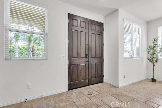 9849 Dreams, San Fernando, CA 91345