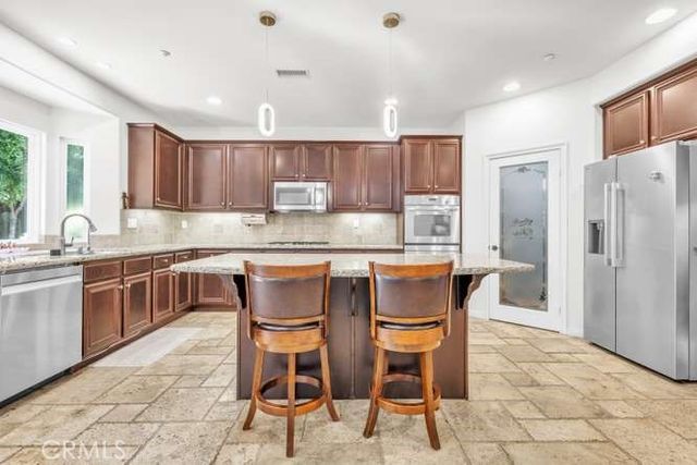 9849 Dreams, San Fernando, CA 91345