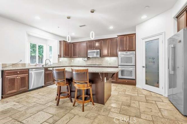 9849 Dreams, San Fernando, CA 91345