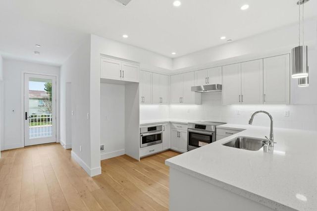 2737 Oak Road, Walnut Creek, CA 94597