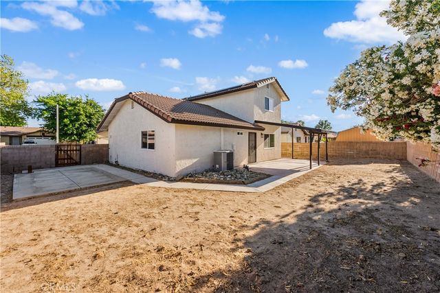 2117 W Avenue K15, Lancaster, CA 93536