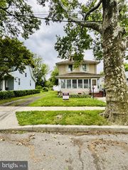 612 LIPPINCOTT AVE, Riverton, NJ 08077