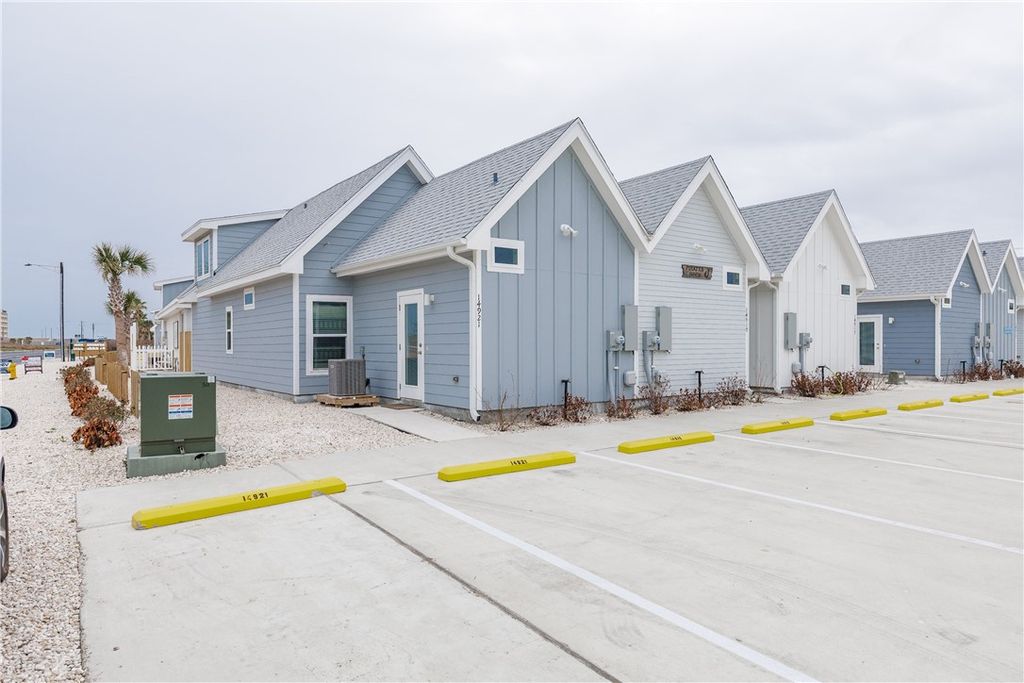 14921 Pirates Cove Dr, Corpus Christi, TX 78418 — photo 2