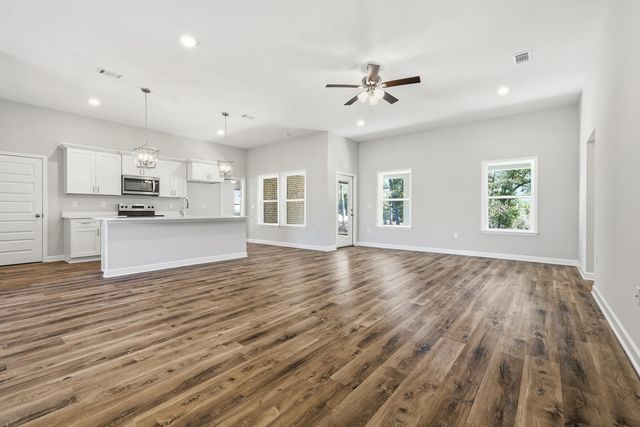 1576 Texas Parkway, Crestview, FL 32536