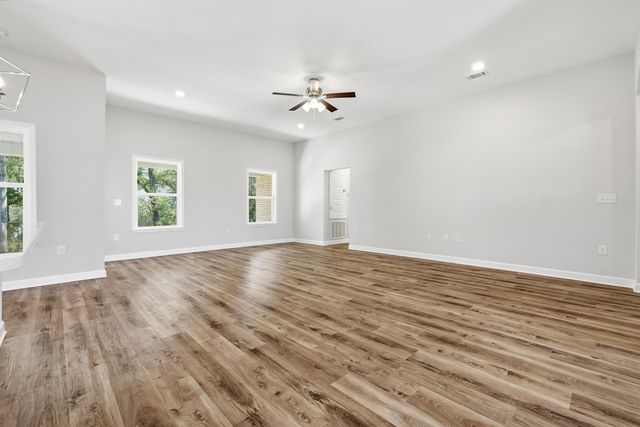 1576 Texas Parkway, Crestview, FL 32536