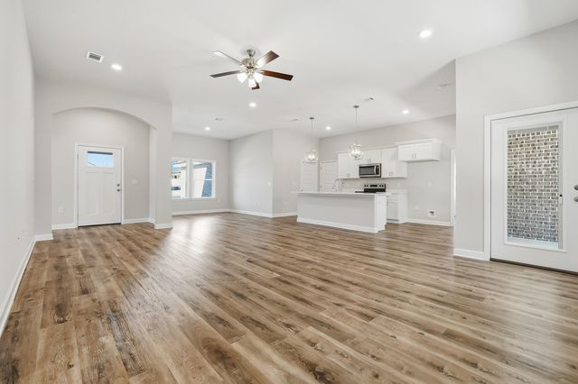 1576 Texas Parkway, Crestview, FL 32536