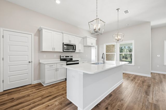 1576 Texas Parkway, Crestview, FL 32536