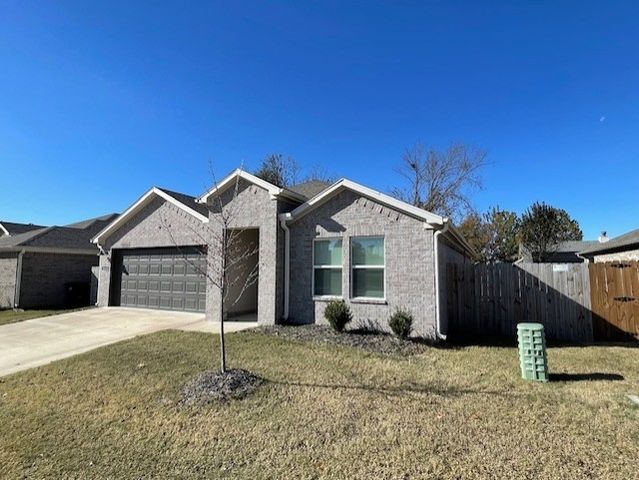 2210 S 10th Street, Rogers, AR 72758