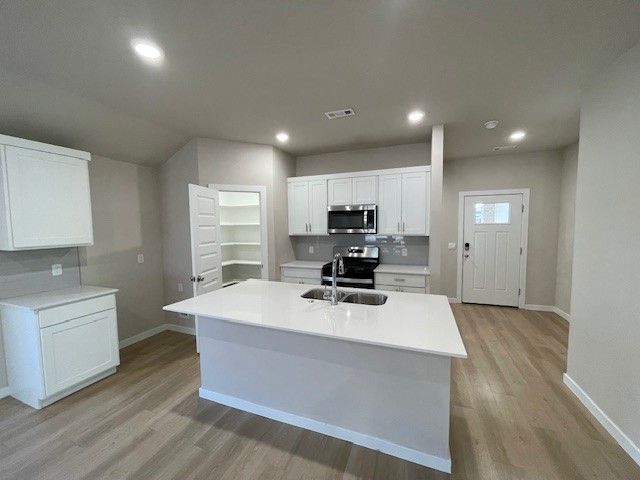 2210 S 10th Street, Rogers, AR 72758