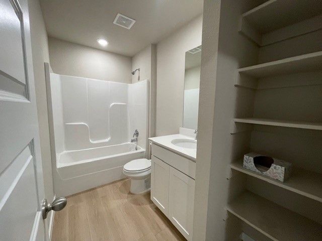 2210 S 10th Street, Rogers, AR 72758