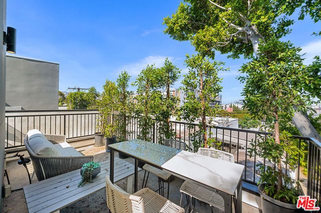 1016 N Martel Avenue TH 108, West Hollywood, CA 90046