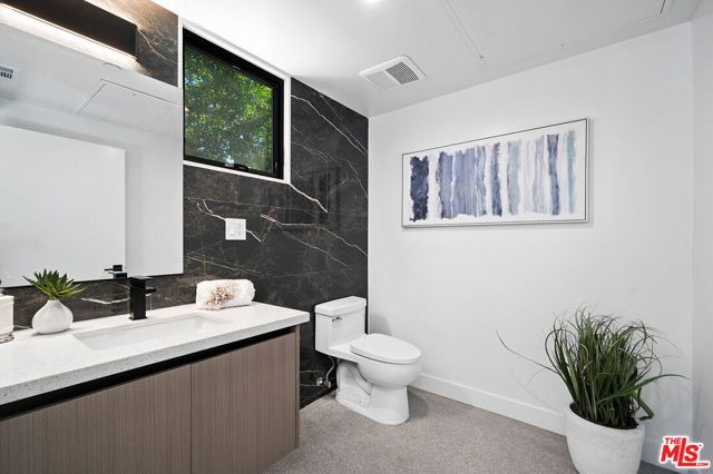 1016 N Martel Avenue TH 108, West Hollywood, CA 90046