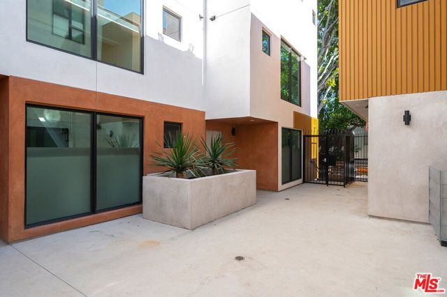 1016 N Martel Avenue TH 108, West Hollywood, CA 90046