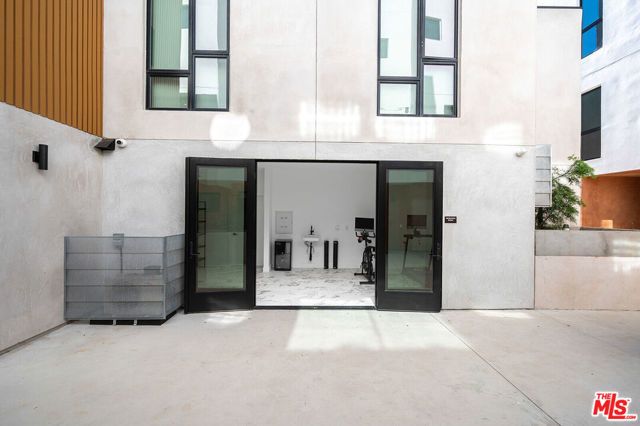 1016 N Martel Avenue TH 108, West Hollywood, CA 90046