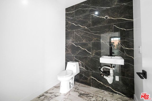 1016 N Martel Avenue TH 108, West Hollywood, CA 90046