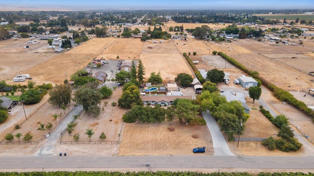 Image 32 of property listing at 12783 Road 34 1/2, Madera, CA 93636