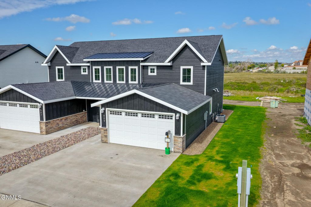 509 46th Street E, Williston, ND 58801 photo 2