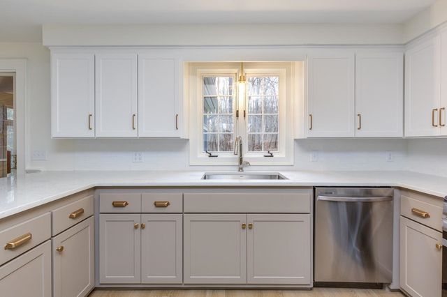 216 Hackett Hill Road, Hooksett, NH 03106