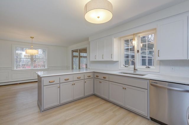 216 Hackett Hill Road, Hooksett, NH 03106