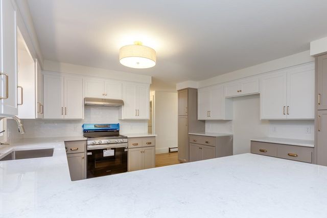 216 Hackett Hill Road, Hooksett, NH 03106