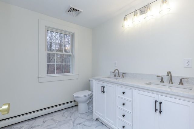 216 Hackett Hill Road, Hooksett, NH 03106