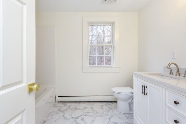 216 Hackett Hill Road, Hooksett, NH 03106