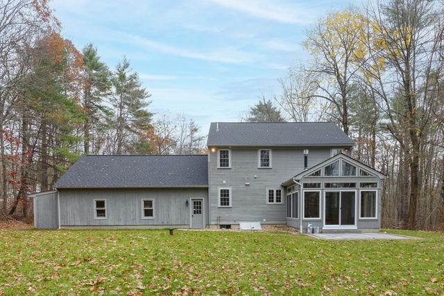 216 Hackett Hill Road, Hooksett, NH 03106