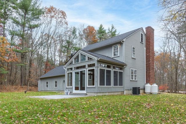 216 Hackett Hill Road, Hooksett, NH 03106