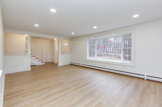 216 Hackett Hill Road, Hooksett, NH 03106