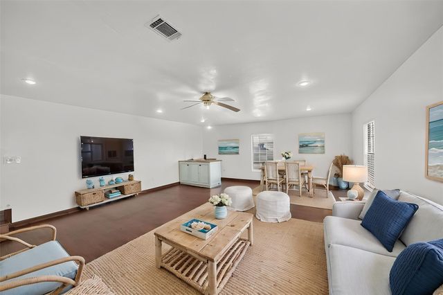 4606 Mallard Street, Hitchcock, TX 77563