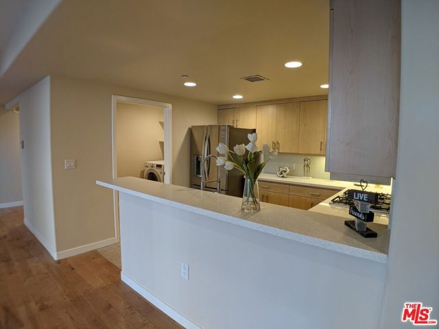 5143 White Oak Avenue 102, Encino (los Angeles), CA 91316