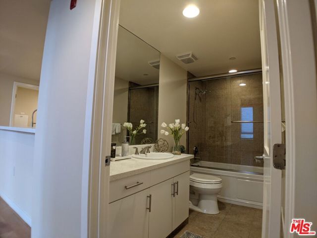 5143 White Oak Avenue 102, Encino (los Angeles), CA 91316