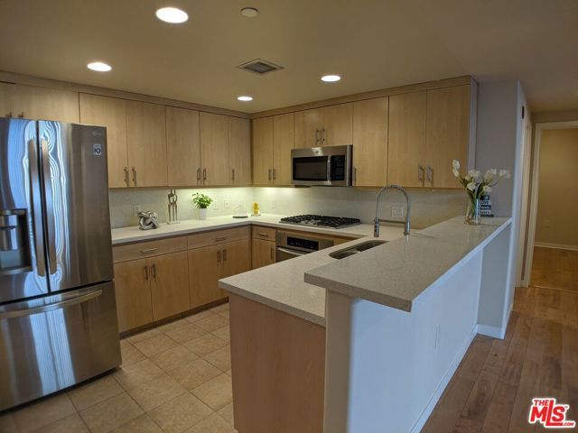 5143 White Oak Avenue 102, Encino (los Angeles), CA 91316