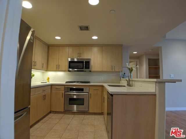 5143 White Oak Avenue 102, Encino (los Angeles), CA 91316