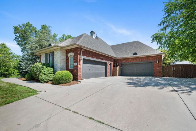 918 E Lakecrest Dr, Andover, KS 67002