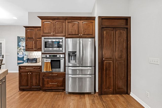 918 E Lakecrest Dr, Andover, KS 67002